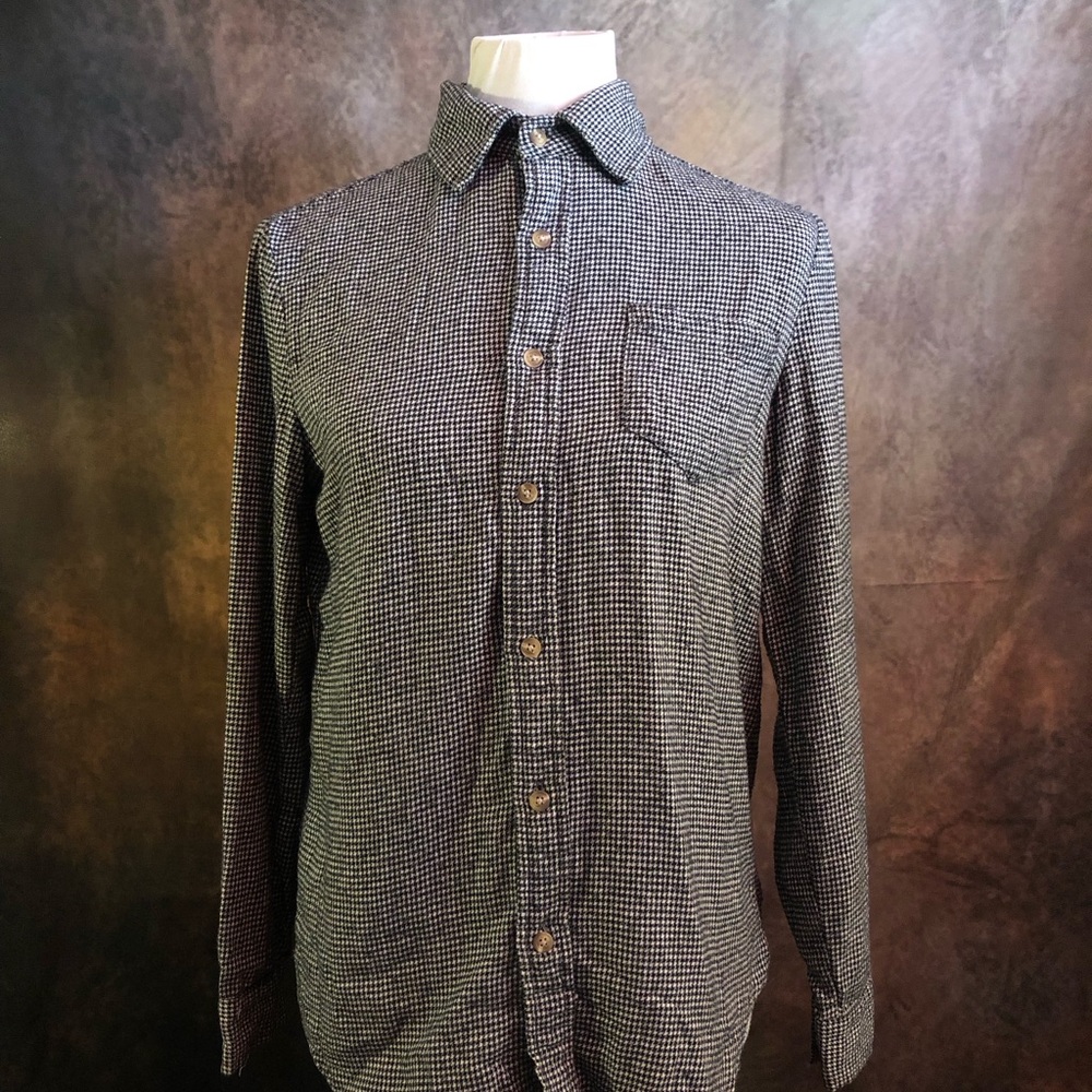 Brandy Melville Black and White Micro houndstooth pattern Button Down